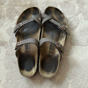 Narrow/Medium Width Birkenstock Mayari Sandal in Mocha - size EU 40